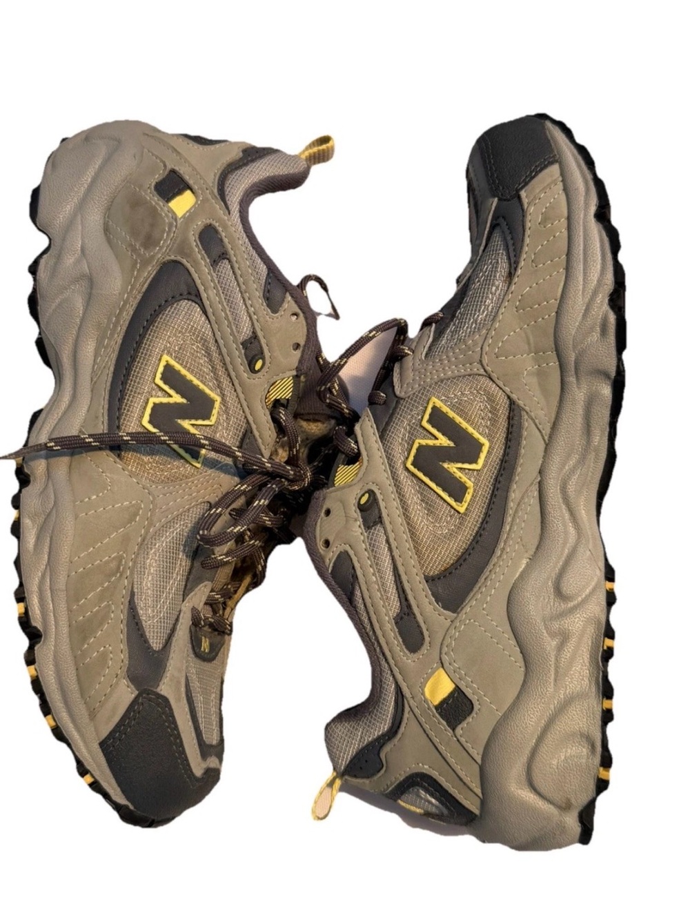 New Balance Woman’s Trail Sneakers
